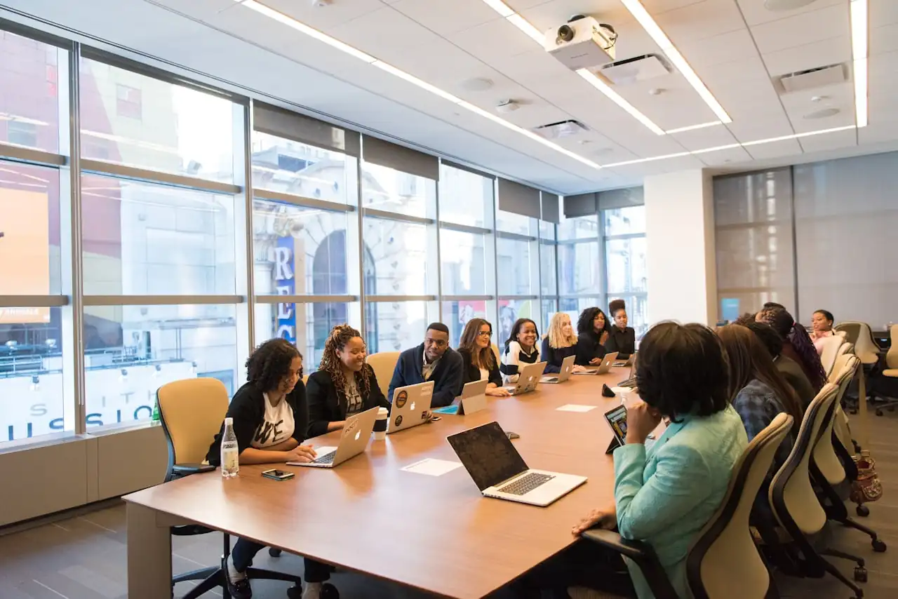 Support team collaborating at a network operations desk